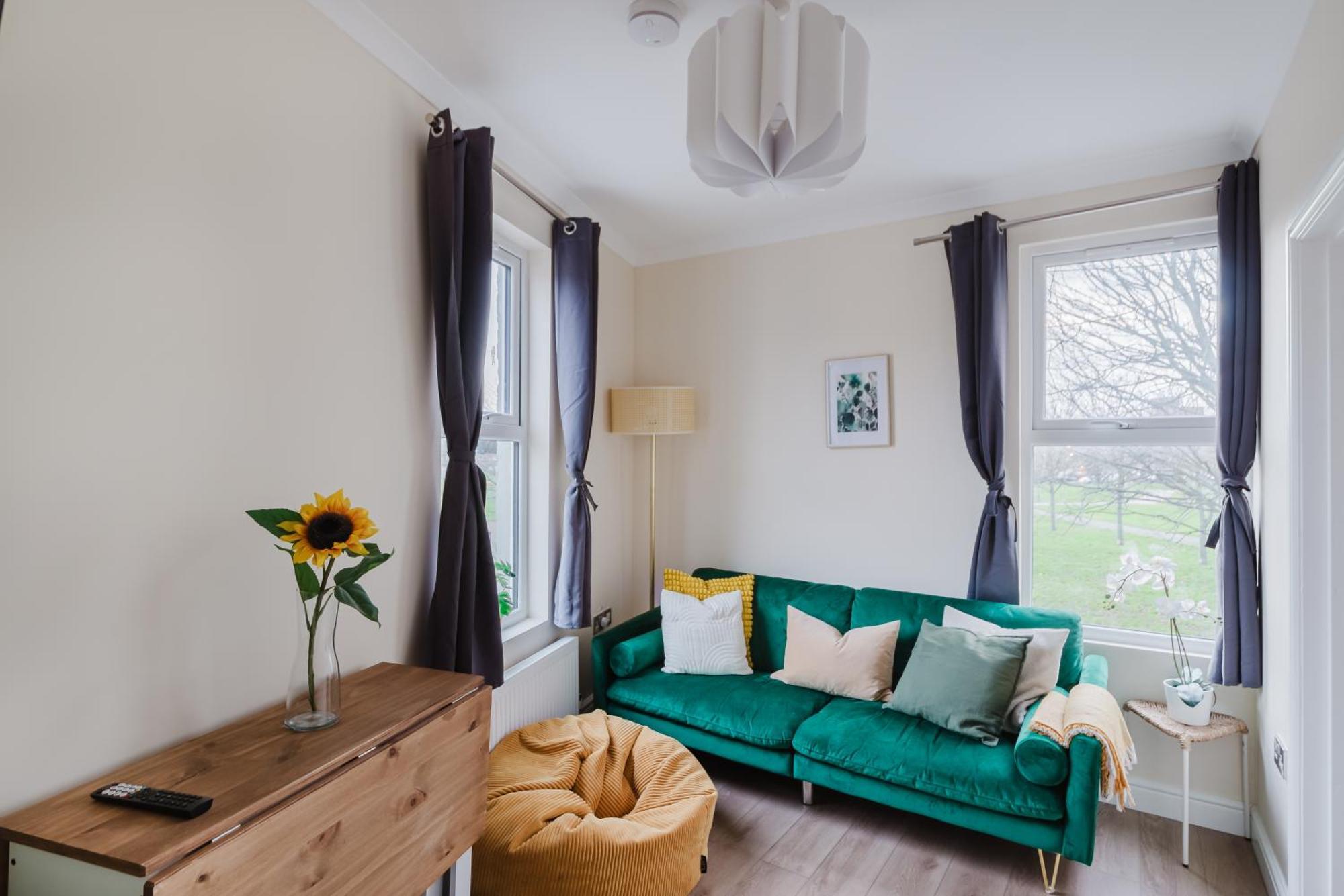 Modern Cosy Corner Flat 3 Bed And Loft Sleep 7 People Apartment Londra Exterior foto