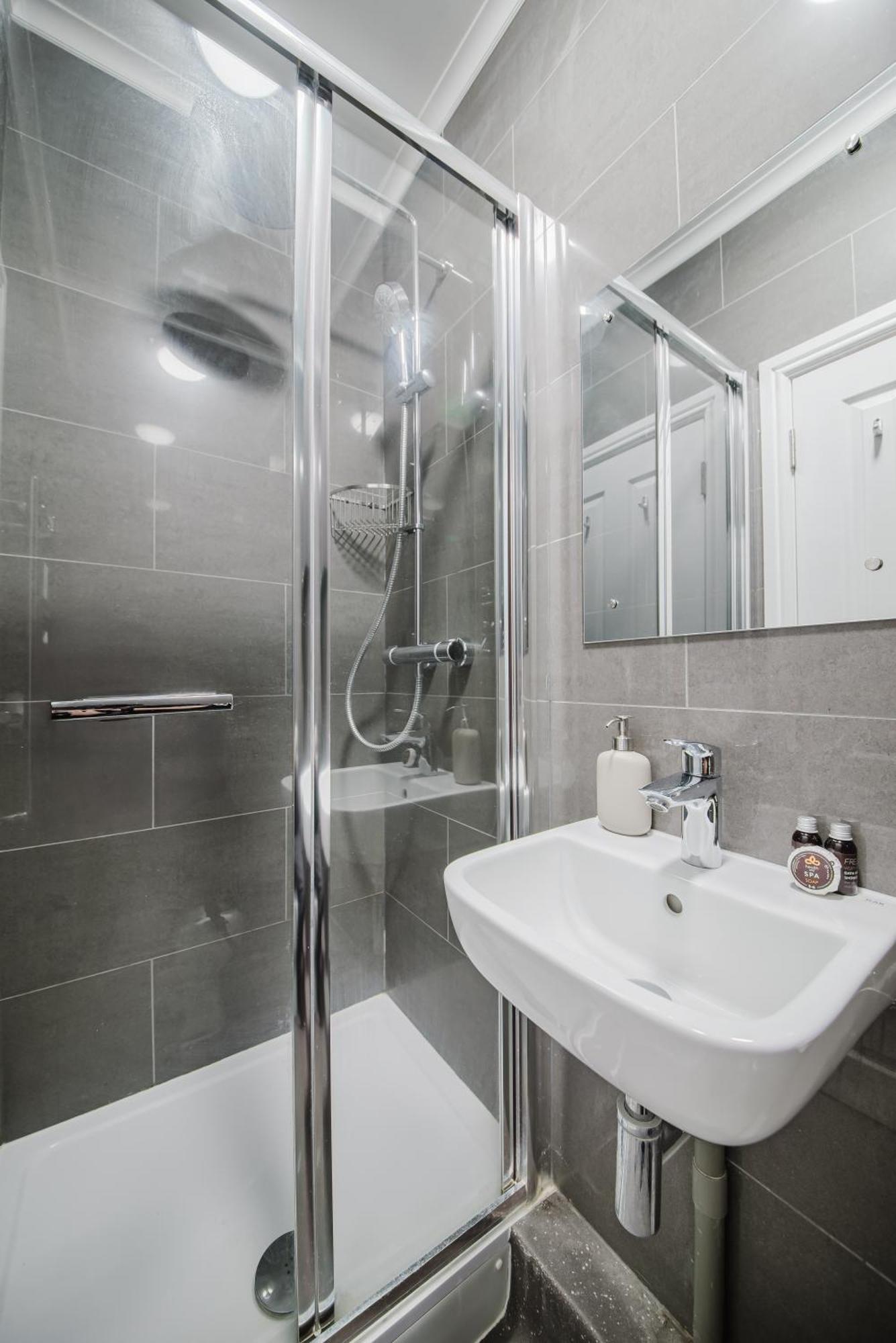 Modern Cosy Corner Flat 3 Bed And Loft Sleep 7 People Apartment Londra Exterior foto