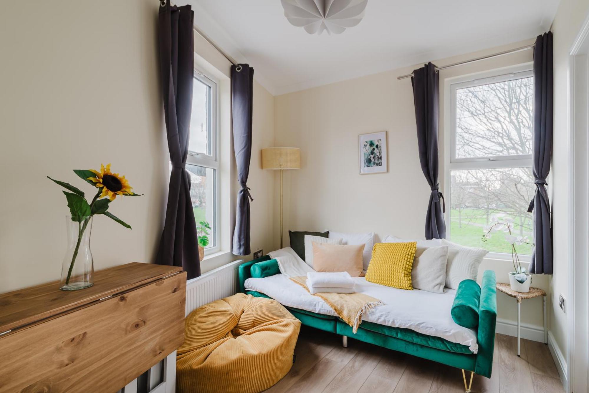 Modern Cosy Corner Flat 3 Bed And Loft Sleep 7 People Apartment Londra Exterior foto