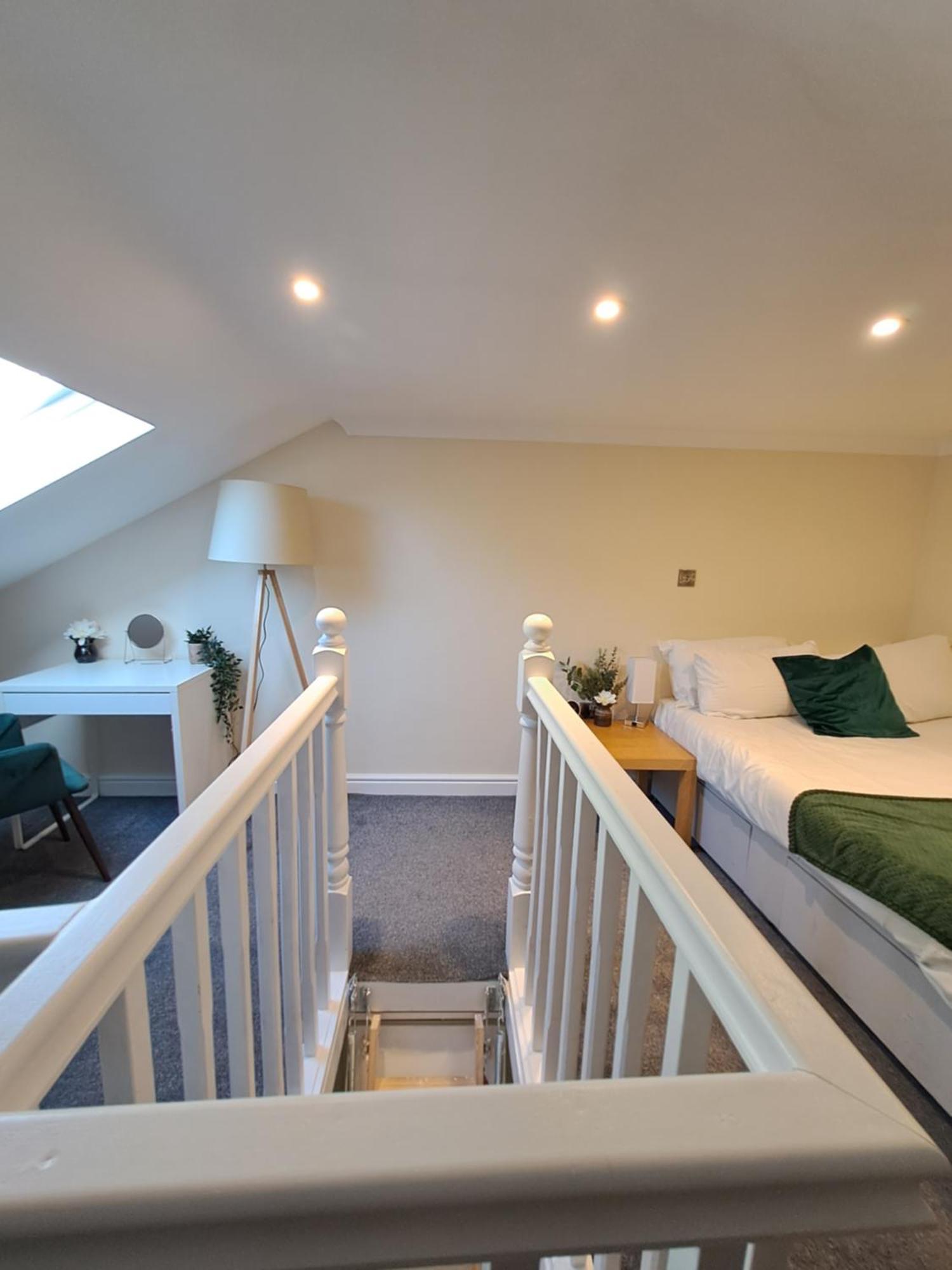 Modern Cosy Corner Flat 3 Bed And Loft Sleep 7 People Apartment Londra Exterior foto